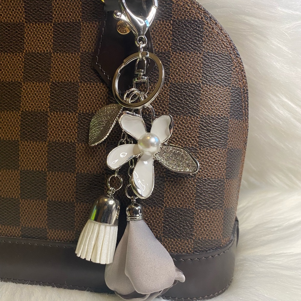 Gray flowers tassels bag charm Keychain